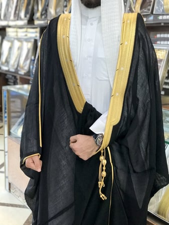 بشت رجالي رسمي VIP نخب أول لون أسود  قماش ياباني صوف 100٪ قصب حر دقة ملكيه صناعة سعودية