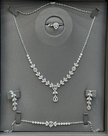 طقم تطبيق الالماس 18k