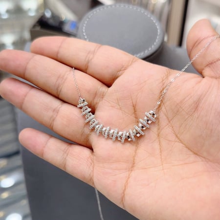 عقد تصميم الالماس 18k