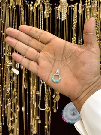 عقد تطبيق الالماس 18k