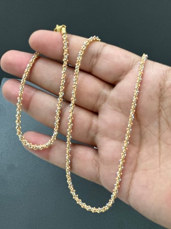 عقد مع الاسوارة 18k
