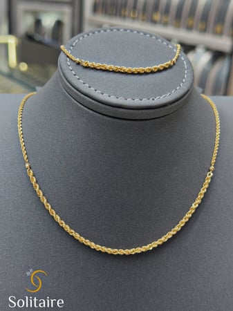 عقد وسوارة 18k