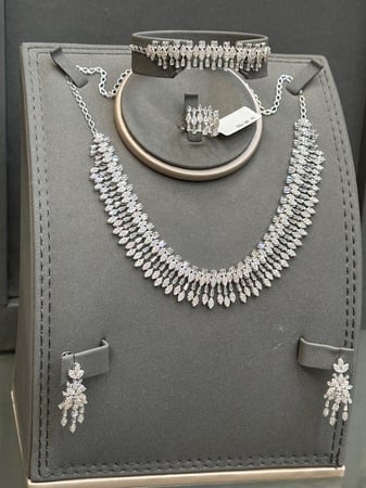 طقم تطبيق الالماس 18k