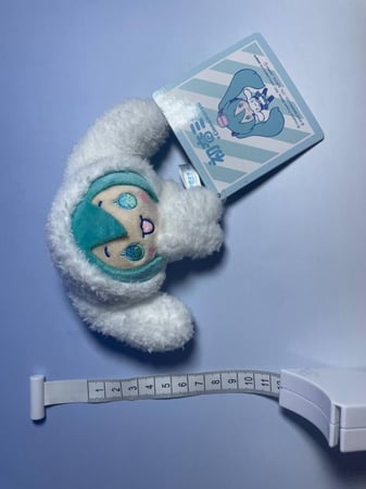 [ شحن فوري ] ميدالية هاتسوني ميكو الصغيرة كوسبلاي سينامورول | Hatsune Miku Mini Plushie, CinnaMiku, Cinnamoroll Cosplay Ver