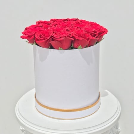 ليكسوري بوكس مع ورد أحمر