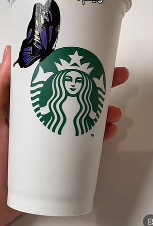 كوب ستاربكس للمشروبات الساخنه بتصميم فراشات