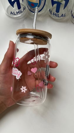 كوب زجاجي  بتصميم hello kitty 2 مع كتابه اسم