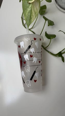 كوب ستاربكس طب اسنان بالاسم