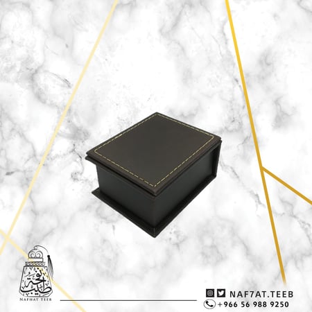 علبة جلد لون بني