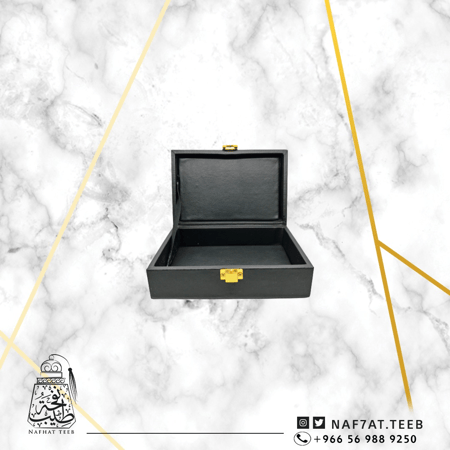 صندوق فاخر مبطن بالجلد الإيطالي ومغطى بالجلد المطرز باللون الأسود، حجم 2-3أوقيات. (فارغ)