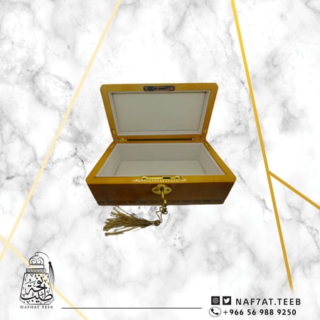 صندوق خشبي مذهب