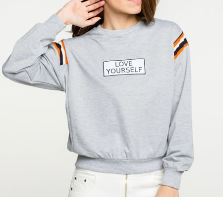 توب رمادي بأكمام طويله