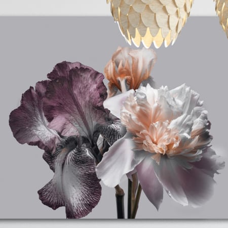 لوحة جدارية زهور الفاوانيا والقزحية على خلفية رمادية