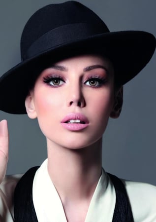 عدسات ديفا ملونة