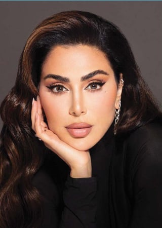 عدسات ديفا ملونة