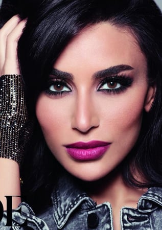 عدسات ديفا ملونة