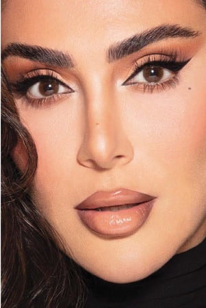 عدسات ديفا ملونة