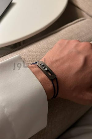 ميسكا خيط كحلي