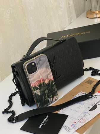 شنطة إيف سان لوران