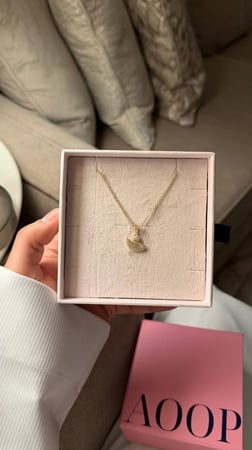 سلسال نسائي البطه