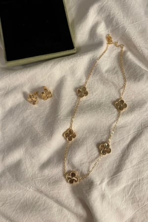 طقم سلسال مع حلق فان كليف