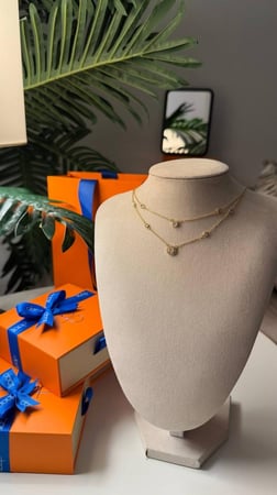 سلسال نسائي من ماركة اوب