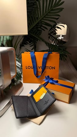 بوك لويس فتون الاسود