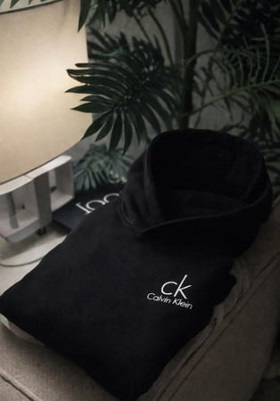 هودي تصميم كالفن كلاين