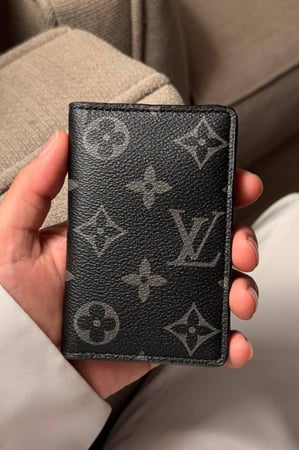 بوك لويس فتون الاسود