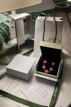 اسوارة فان كليف لون نادر