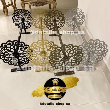علاقة جدارية للملابس بشناكير ذهبي اسود فضي برونزي من الكرسي الذهبي
