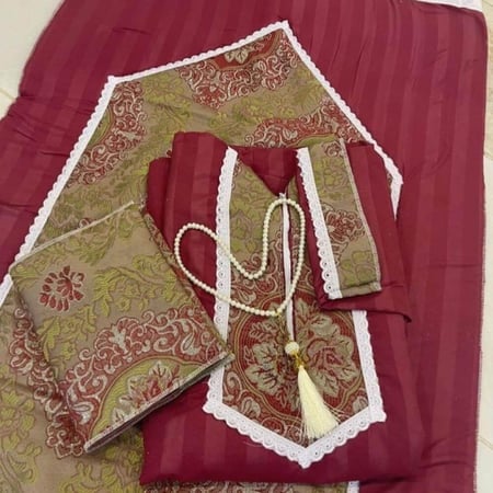 سجادة صلاة اسفنجية مبطنه وشرشف صلاة ومسبحه وحافظة مصحف الكرسي الذهبي