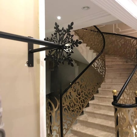 علاقة جدارية للعبايات ديزاين (٤) بدون ملحقات