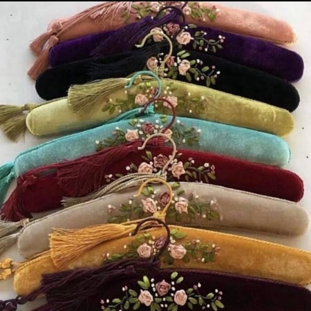 علاقات مخمل مطرزة يدوي ٦ قطع
