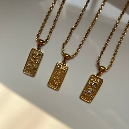 مجموعة قلادات