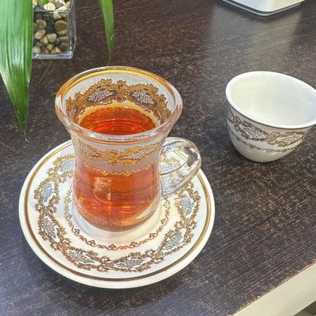 طقم فناجين وبيالات 18 قطعة منقوش