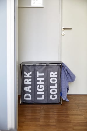 سلة غسيل مقسمة لثلاثة اقسام علوية