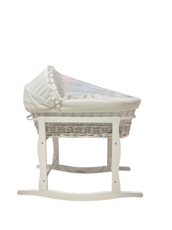 سرير سلة موسى ابيض