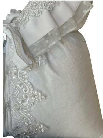 مدس طفل ابيض