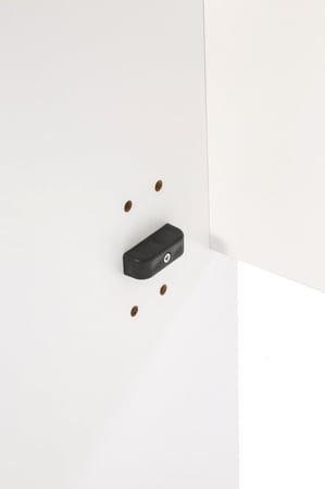 سرير اطفال بجانب الام