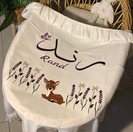 تطريز بطانية اسم وتصميم