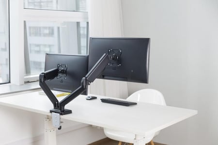 حامل شاشتين الألعاب أسود