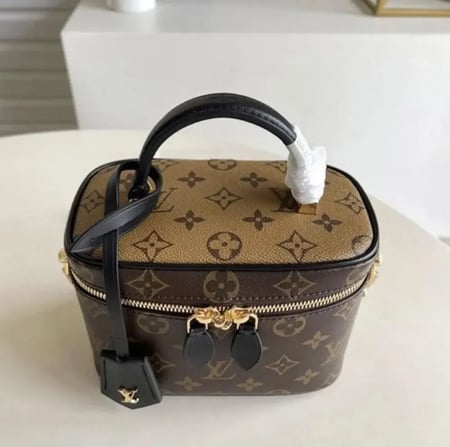 حقيبة LV فانيتي