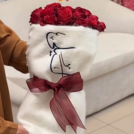 سكارف فاخر مع باقه ورد-متجر تالا