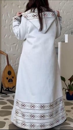 بشت شتوي نسائي مطرزه بشكل جديد