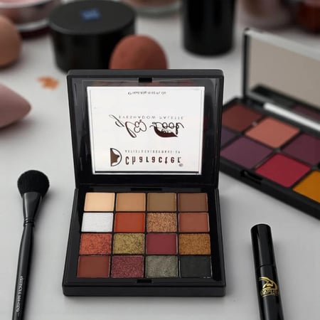 باليت آيشادو كلام لوك Glam Look Eyeshadow Palette 03 من كاركتر