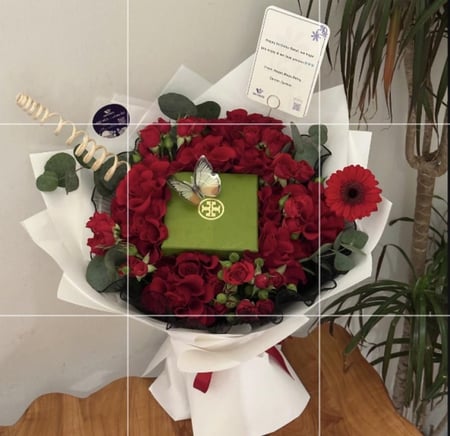 سوار توري بورش فاخر مع ورد طبيعي – هدية رقي وأناقة