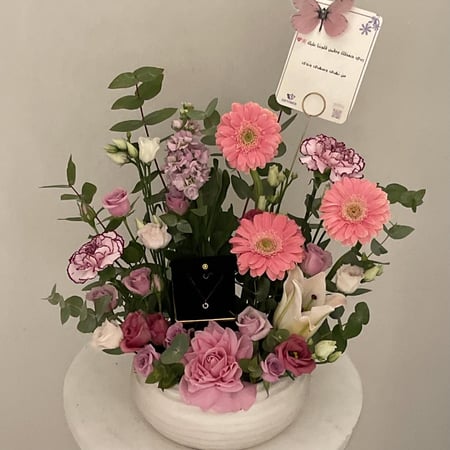 فازة رخام مع سلسال ذهب عيار ١٨ – هدية فاخره