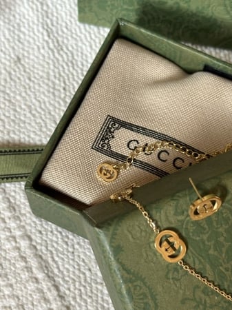 سلسال GUCCI معدن ذهبي