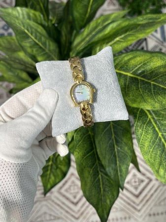 ساعة اقنر -نسائي